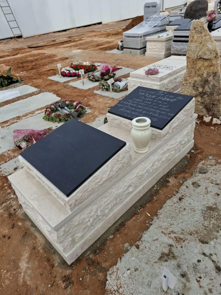 מצבה זוגית דגם גרניט שחור 3